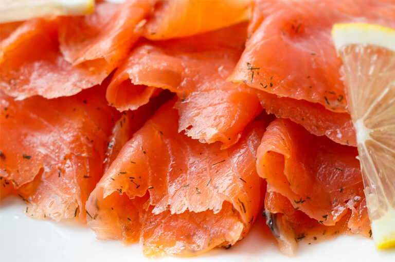 Foods to eat to improve skin health